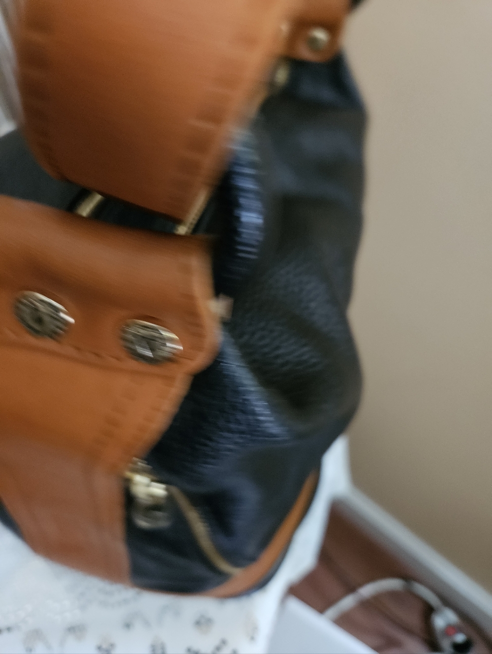 ,💞❣️Womens Valentinas Black and Browm Leather Bucket Hobo Shoulder Bag💘❣️ - Picture 7 of 14